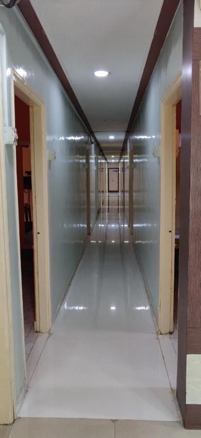 Hotel Rajesh Kolhapur Bagian luar foto