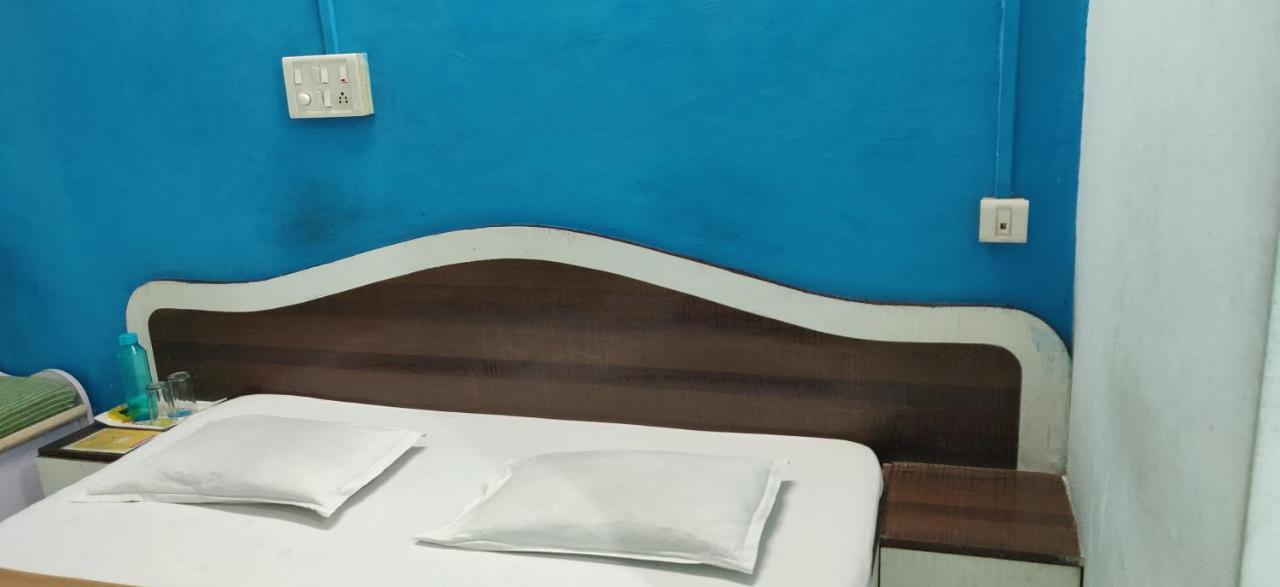 Hotel Rajesh Kolhapur Bagian luar foto