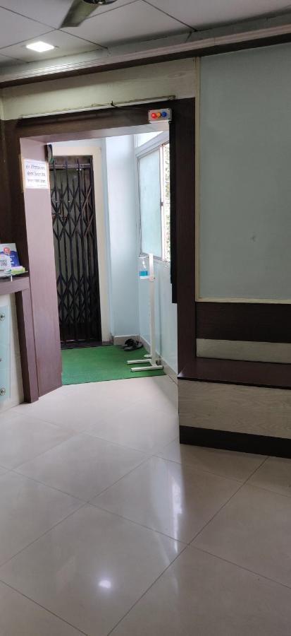 Hotel Rajesh Kolhapur Bagian luar foto