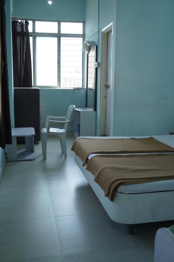 Hotel Rajesh Kolhapur Bagian luar foto