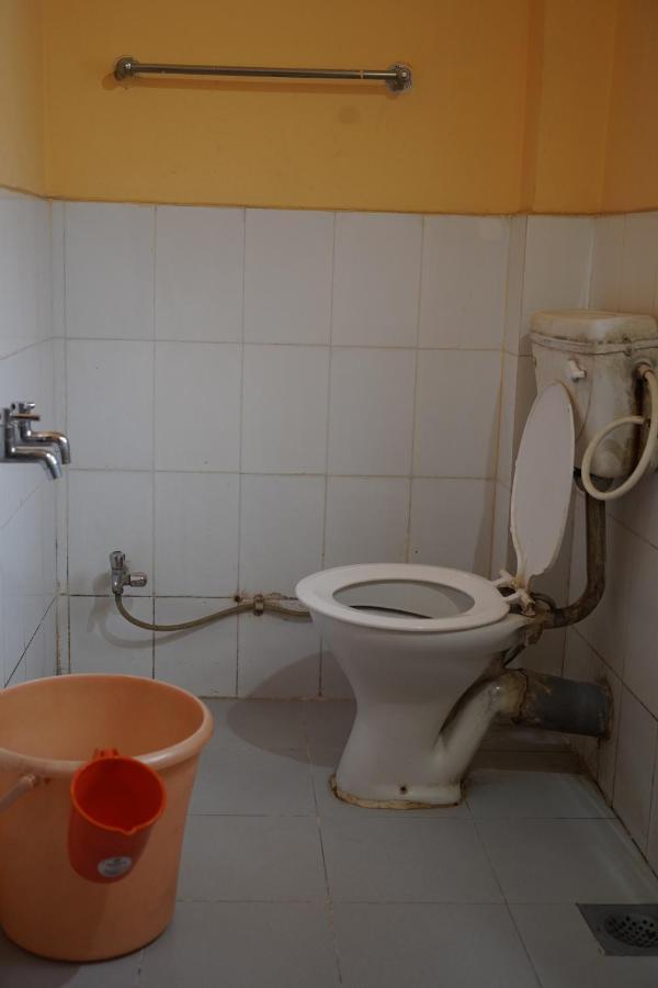 Hotel Rajesh Kolhapur Bagian luar foto