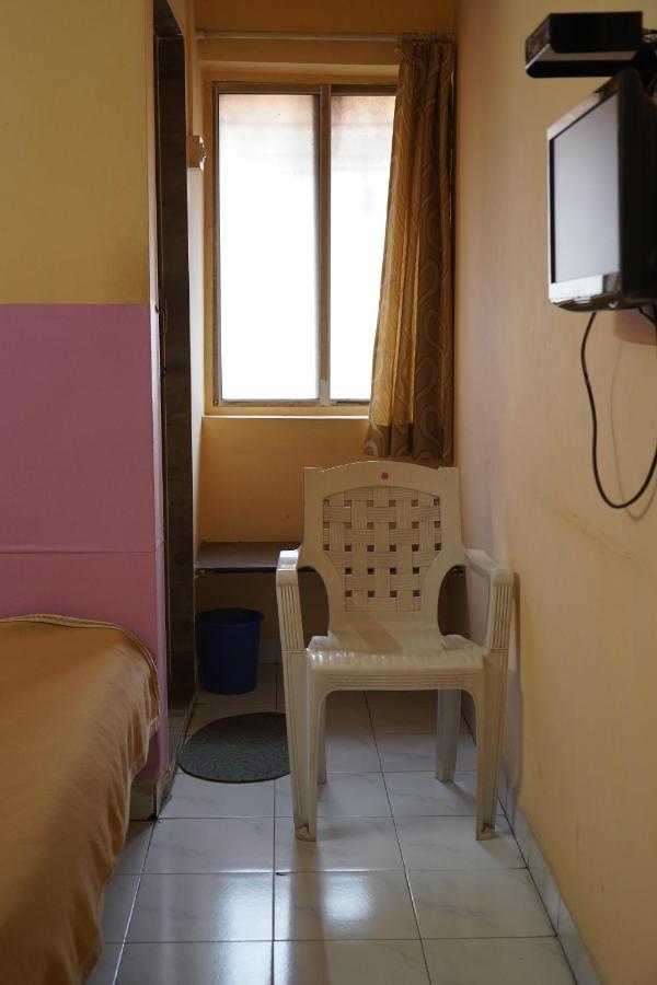 Hotel Rajesh Kolhapur Bagian luar foto