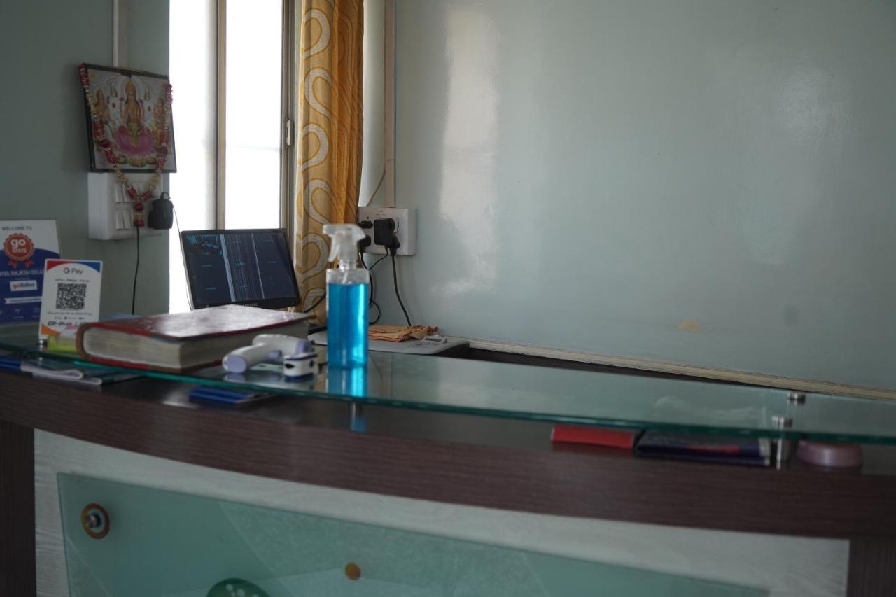 Hotel Rajesh Kolhapur Bagian luar foto