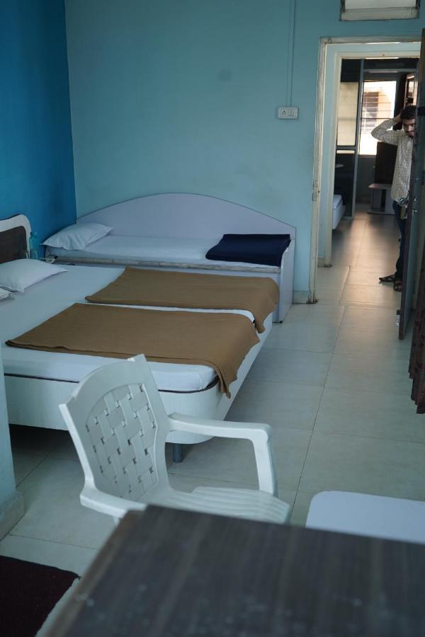 Hotel Rajesh Kolhapur Bagian luar foto