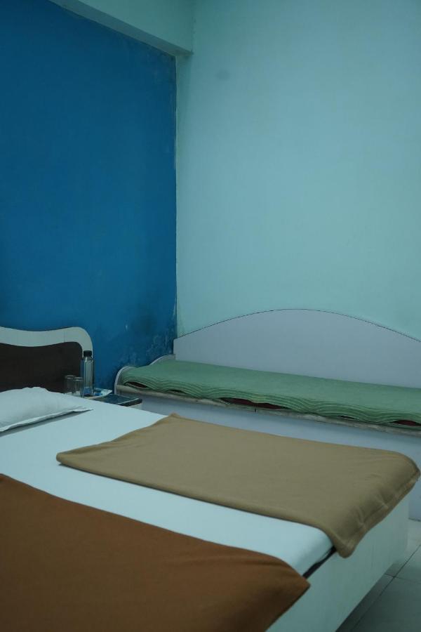 Hotel Rajesh Kolhapur Bagian luar foto