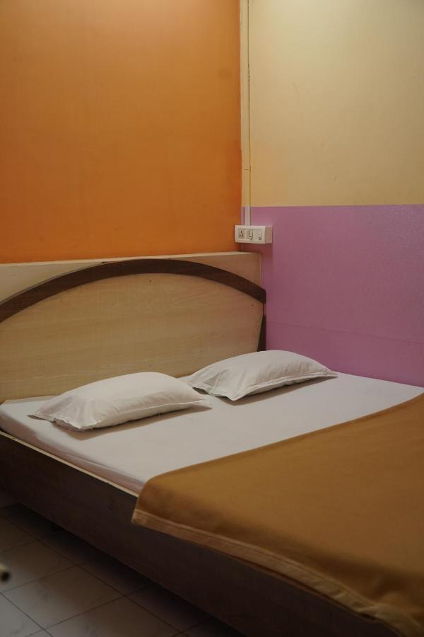Hotel Rajesh Kolhapur Bagian luar foto