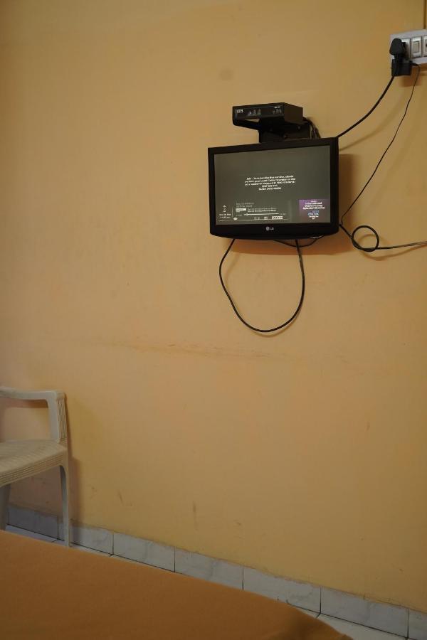 Hotel Rajesh Kolhapur Bagian luar foto